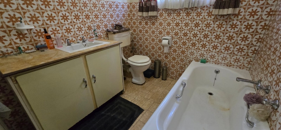 5 Bedroom Property for Sale in Oudorp North West